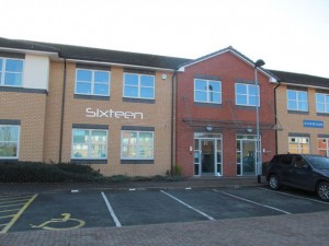 16-Courtyard-Buntsford-Brom