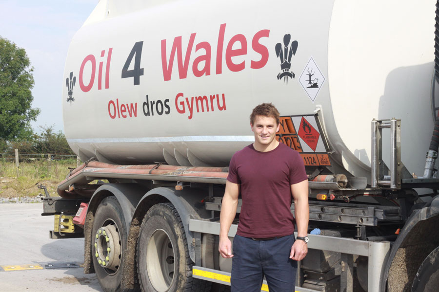 Jonathan-Davies-joins-Oil-4