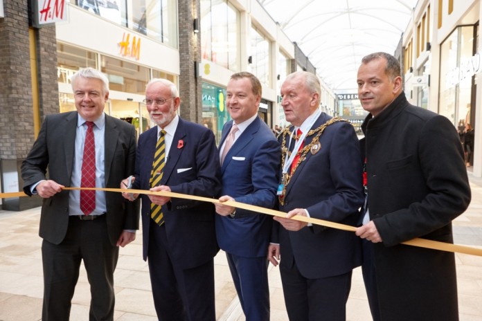 Photo 1 Official ribbon cutting