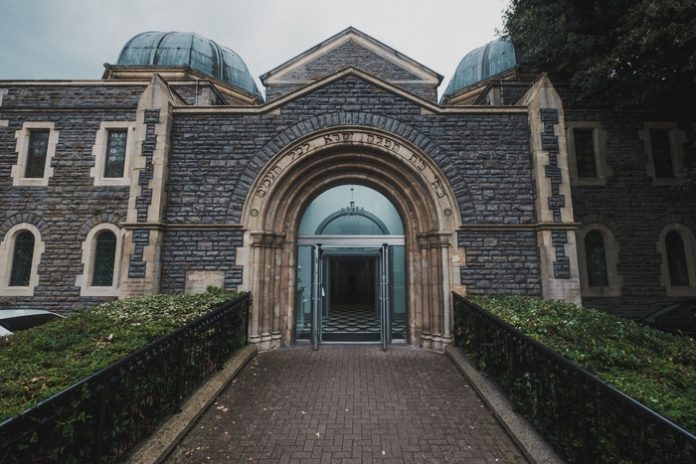 Gorilla_Outside_Temple_Court_Gareth_Bull_Orchard