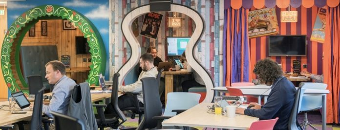 DeskLodge meeting booth