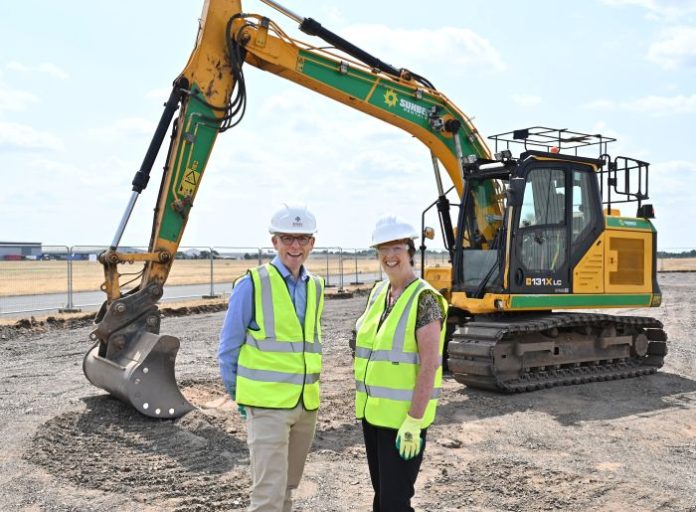 GPP Start on Site 1 Mike Murray and Cllr Lynnette Kelly (1)